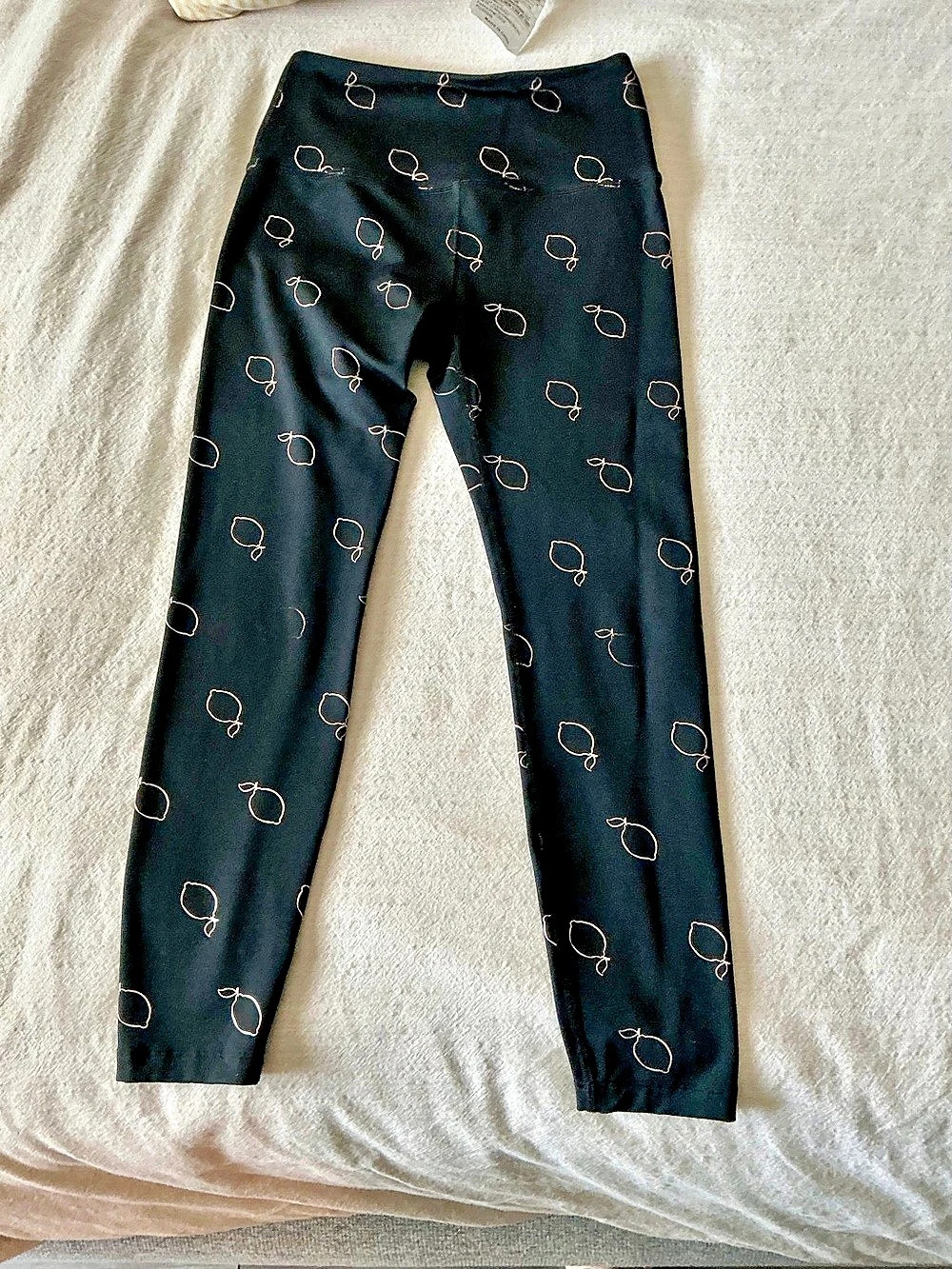 Beyond Yoga Spacedye Lemon Print High Waisted Midi Legging Black & Gold Small
